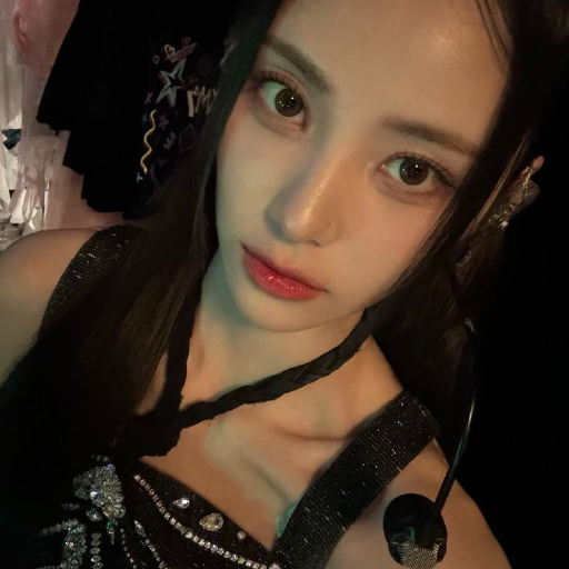 Jinsoul gallery image
