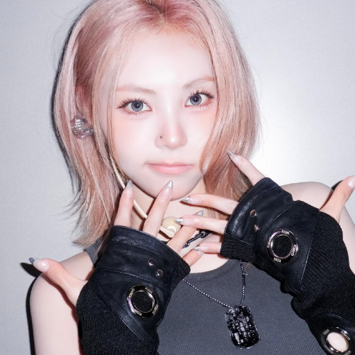 Jinsoul gallery image