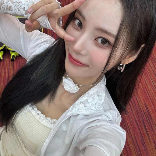 Jinsoul gallery image