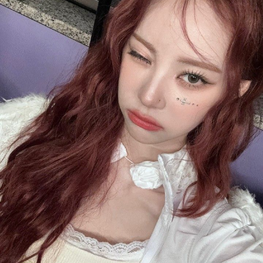 Jinsoul gallery image