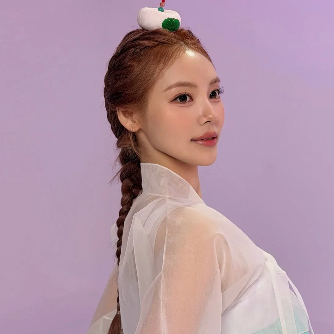 Jinsoul gallery image