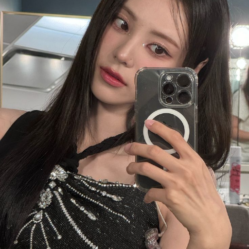 Jinsoul gallery image