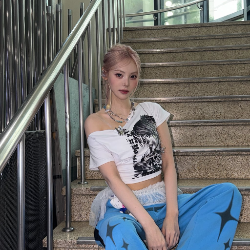Jinsoul gallery image
