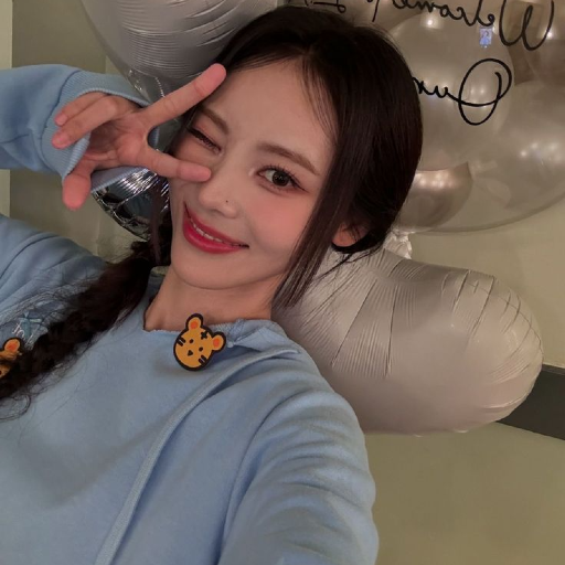 Jinsoul gallery image