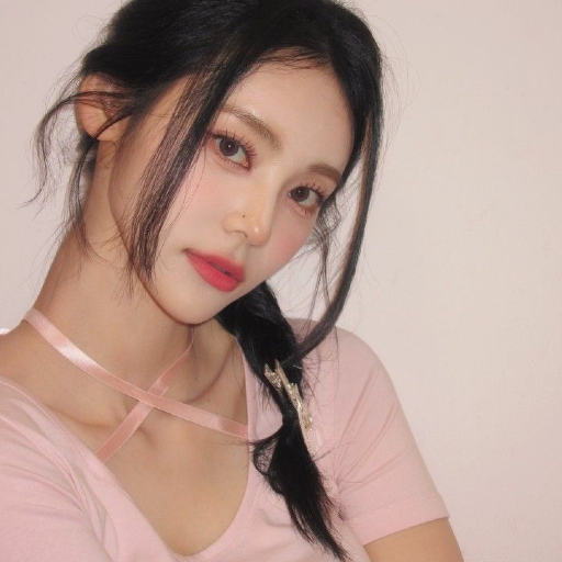 Jinsoul gallery image