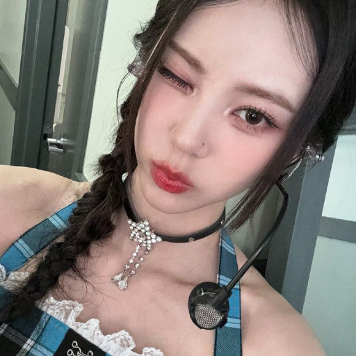 Jinsoul gallery image