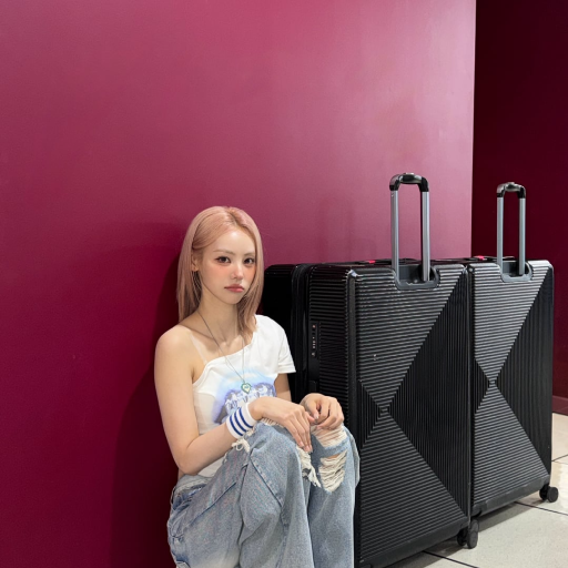 Jinsoul gallery image