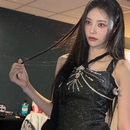 Jinsoul gallery image