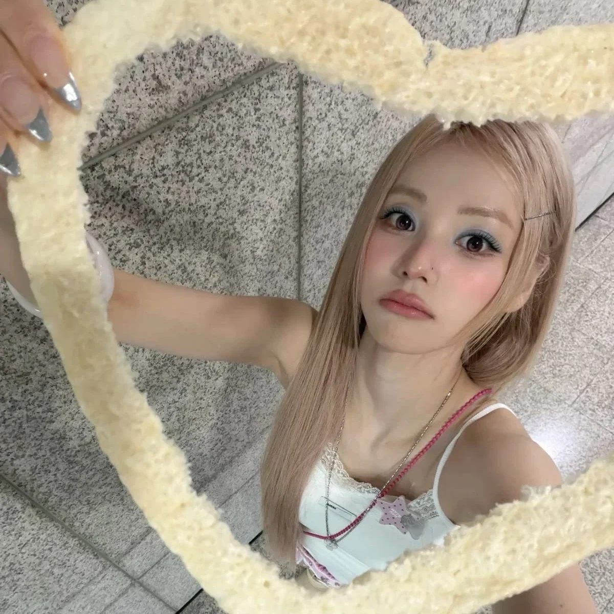 Jinsoul gallery image