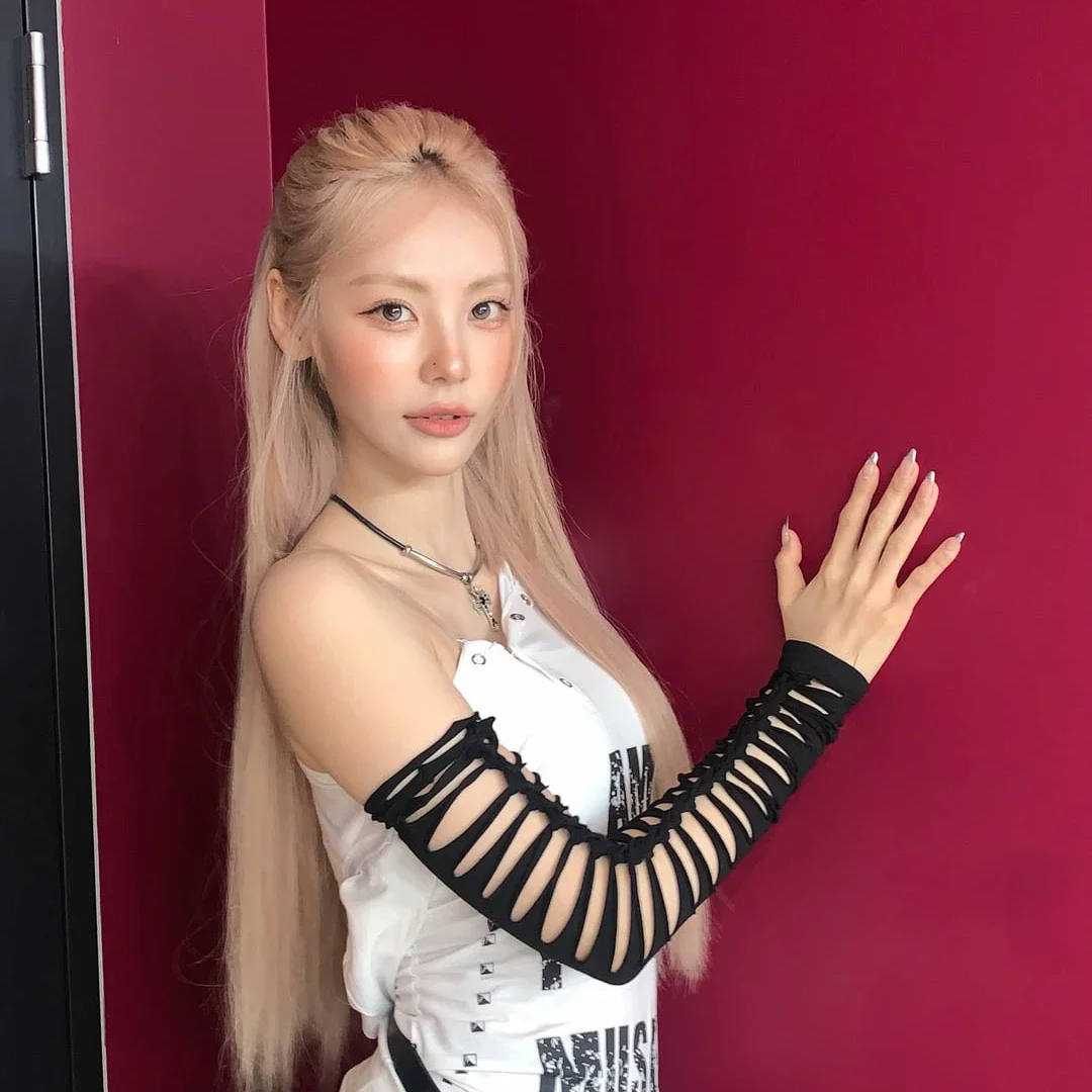 Jinsoul gallery image