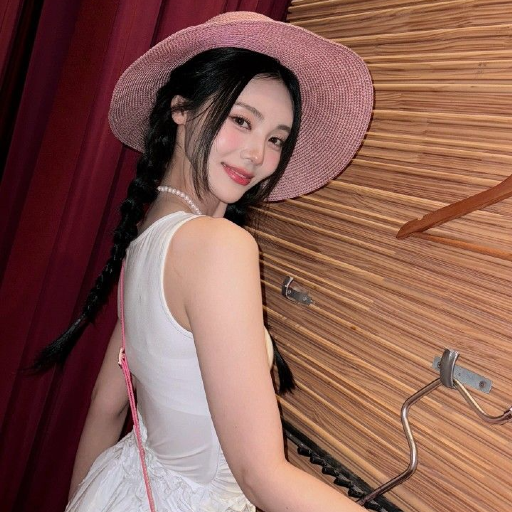 Jinsoul gallery image