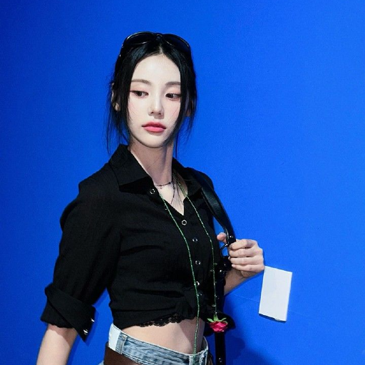 Jinsoul gallery image