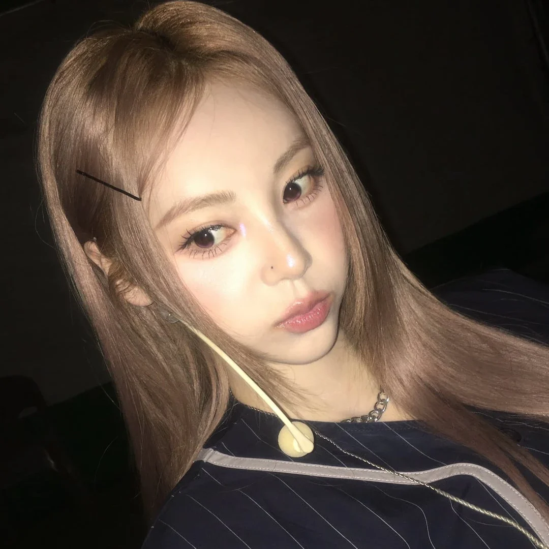 Jinsoul gallery image