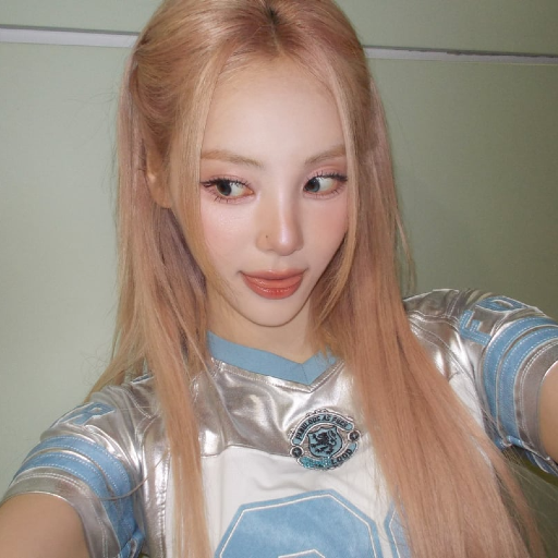 Jinsoul gallery image