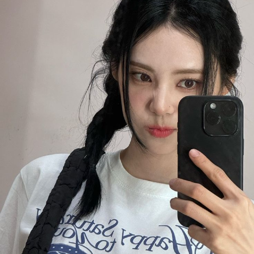 Jinsoul gallery image