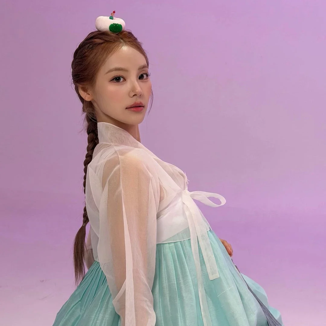 Jinsoul gallery image