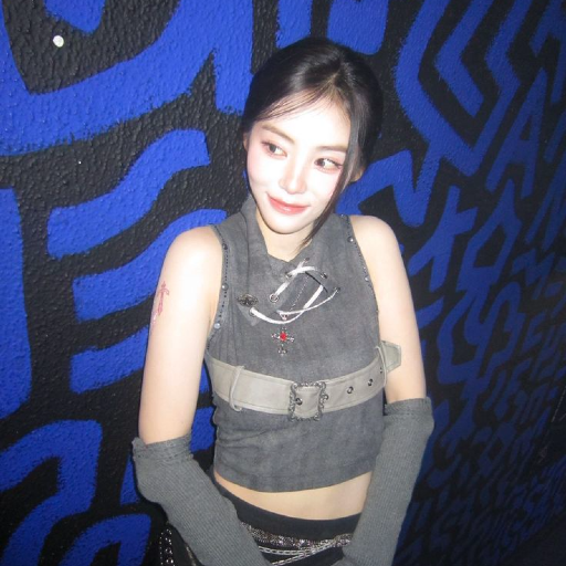 Jinsoul gallery image