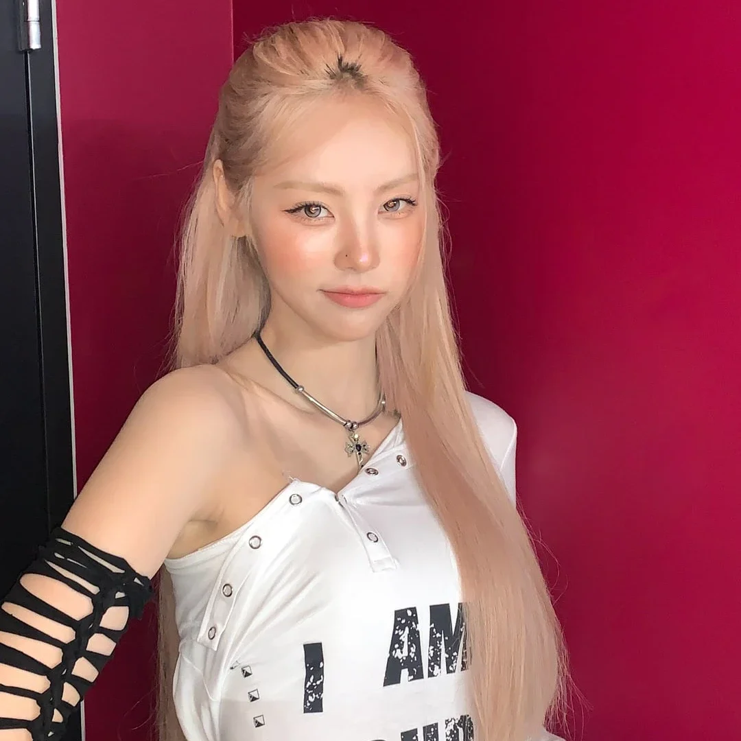 Jinsoul gallery image