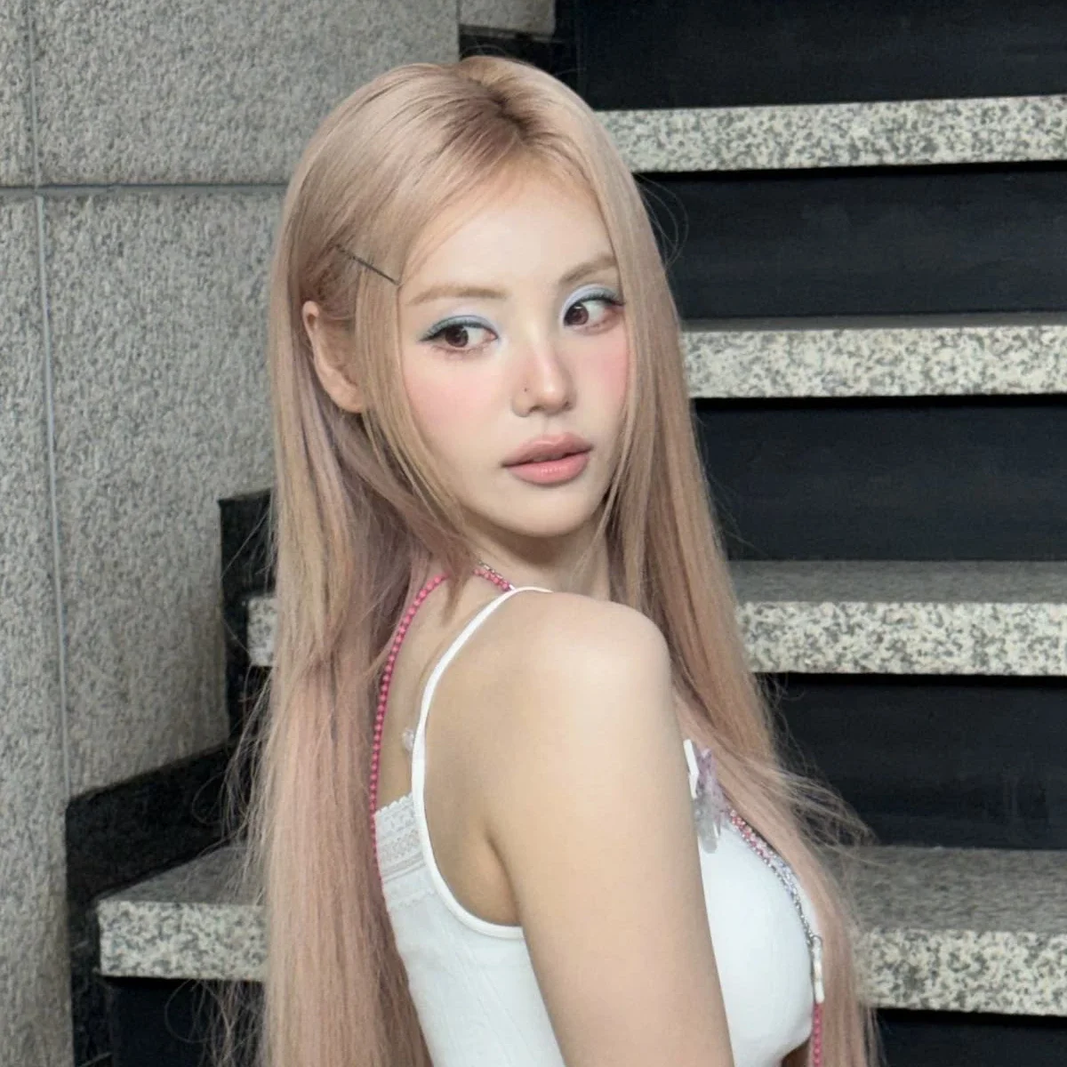 Jinsoul gallery image