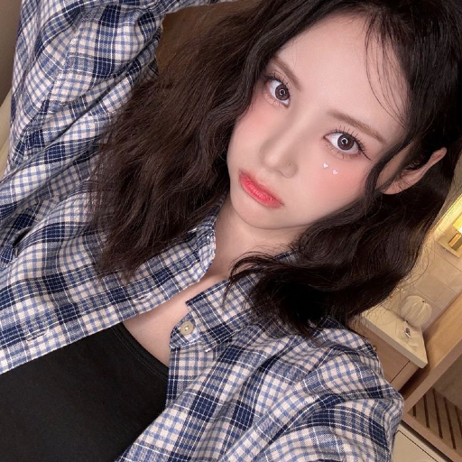 Jinsoul gallery image