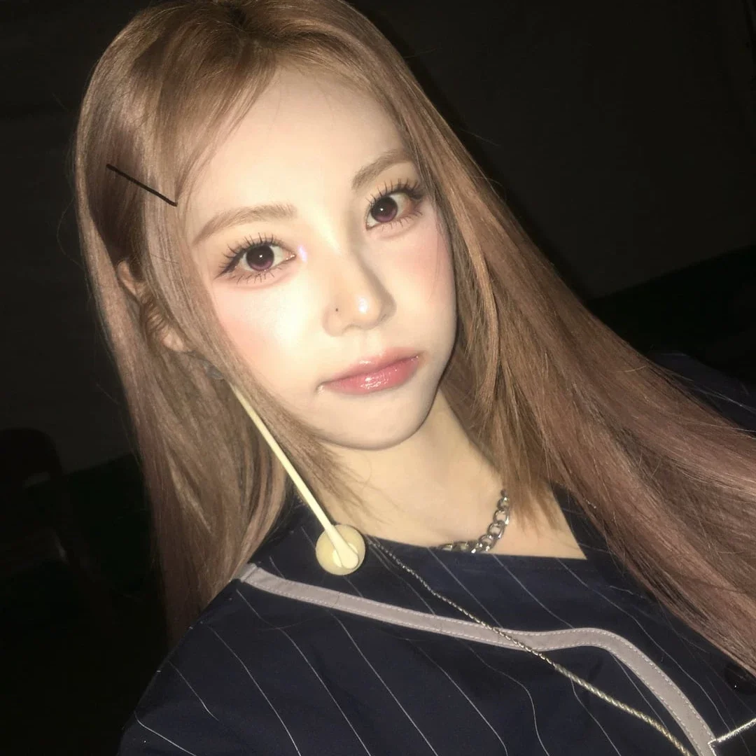 Jinsoul gallery image