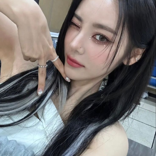 Jinsoul gallery image