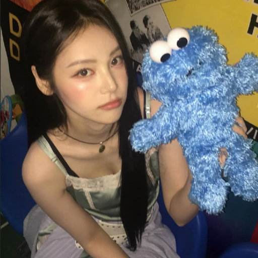 Jinsoul gallery image