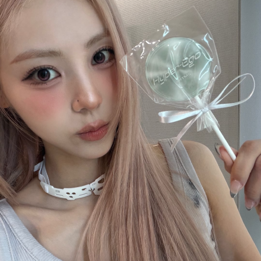 Jinsoul gallery image