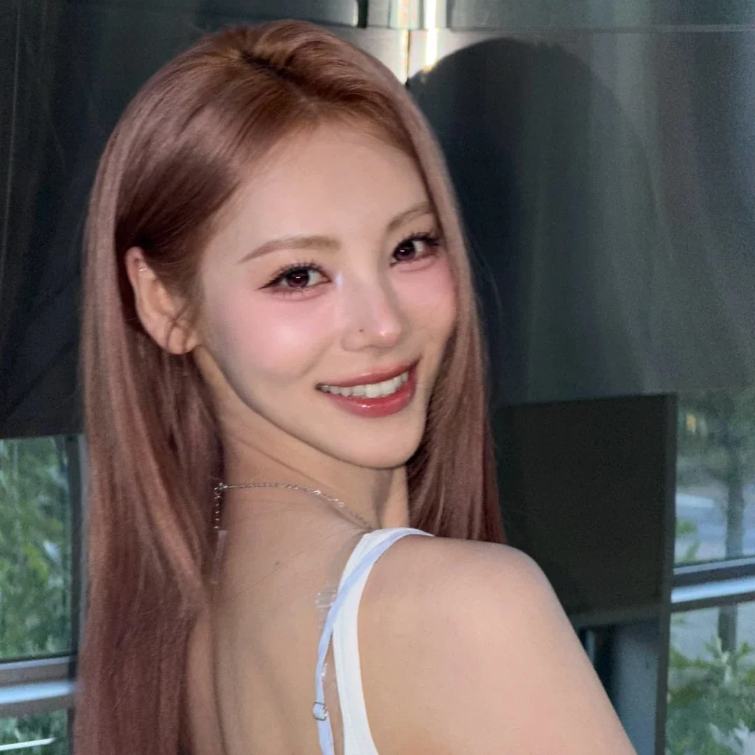 Jinsoul gallery image