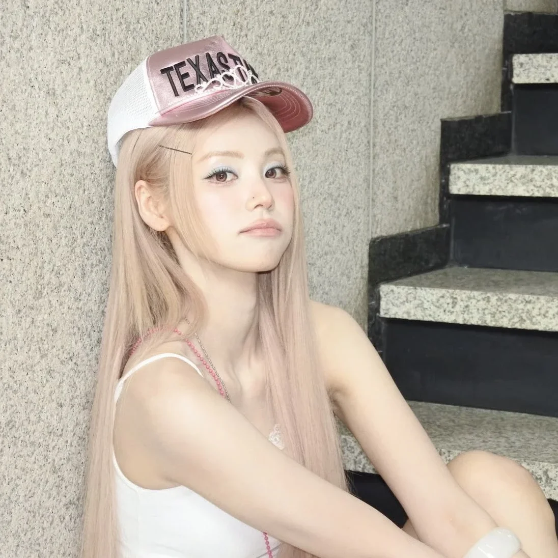 Jinsoul gallery image