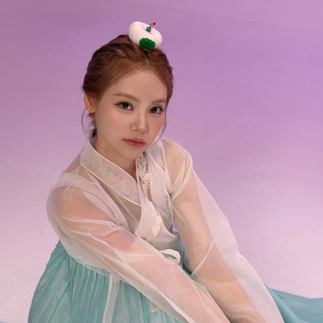 Jinsoul gallery image