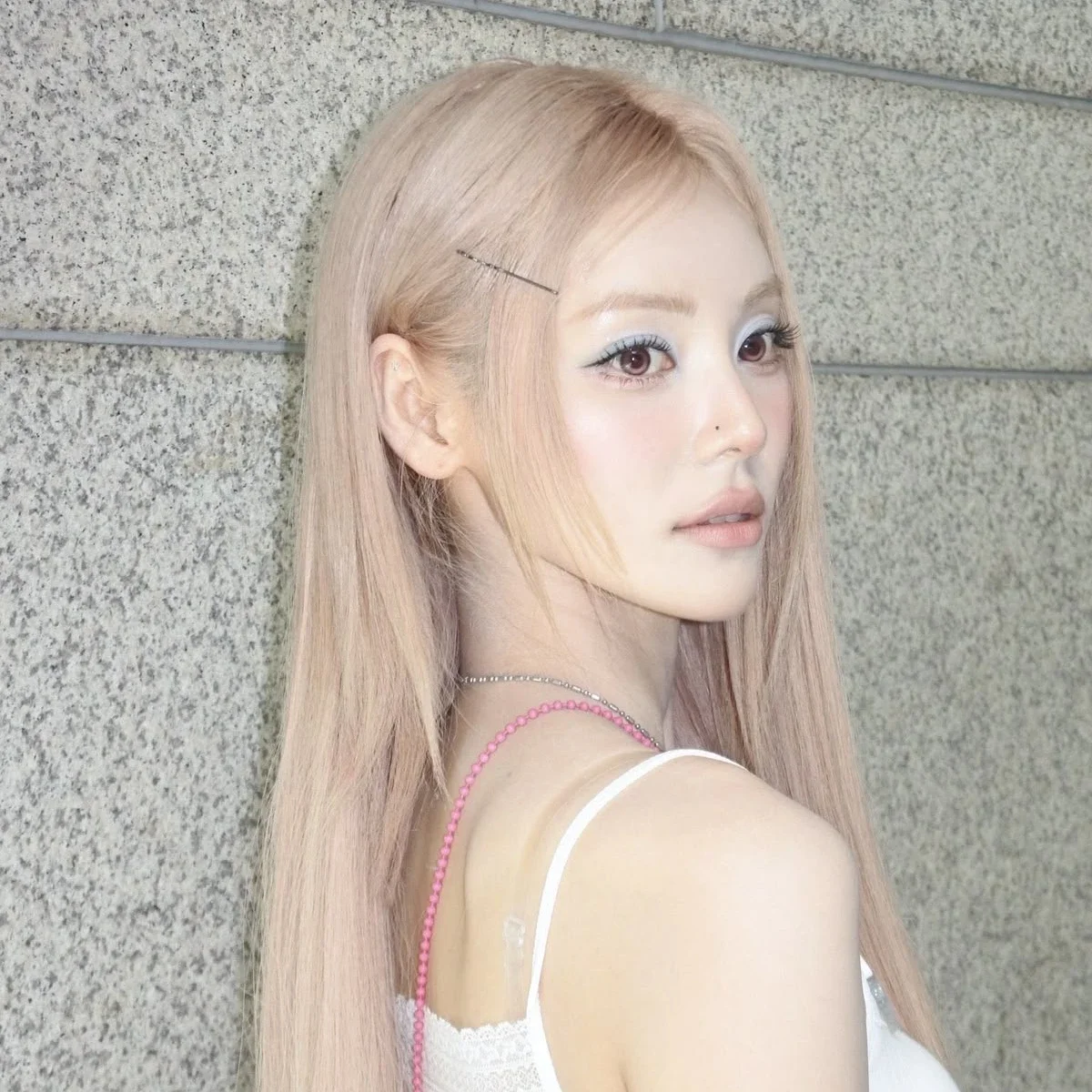 Jinsoul gallery image