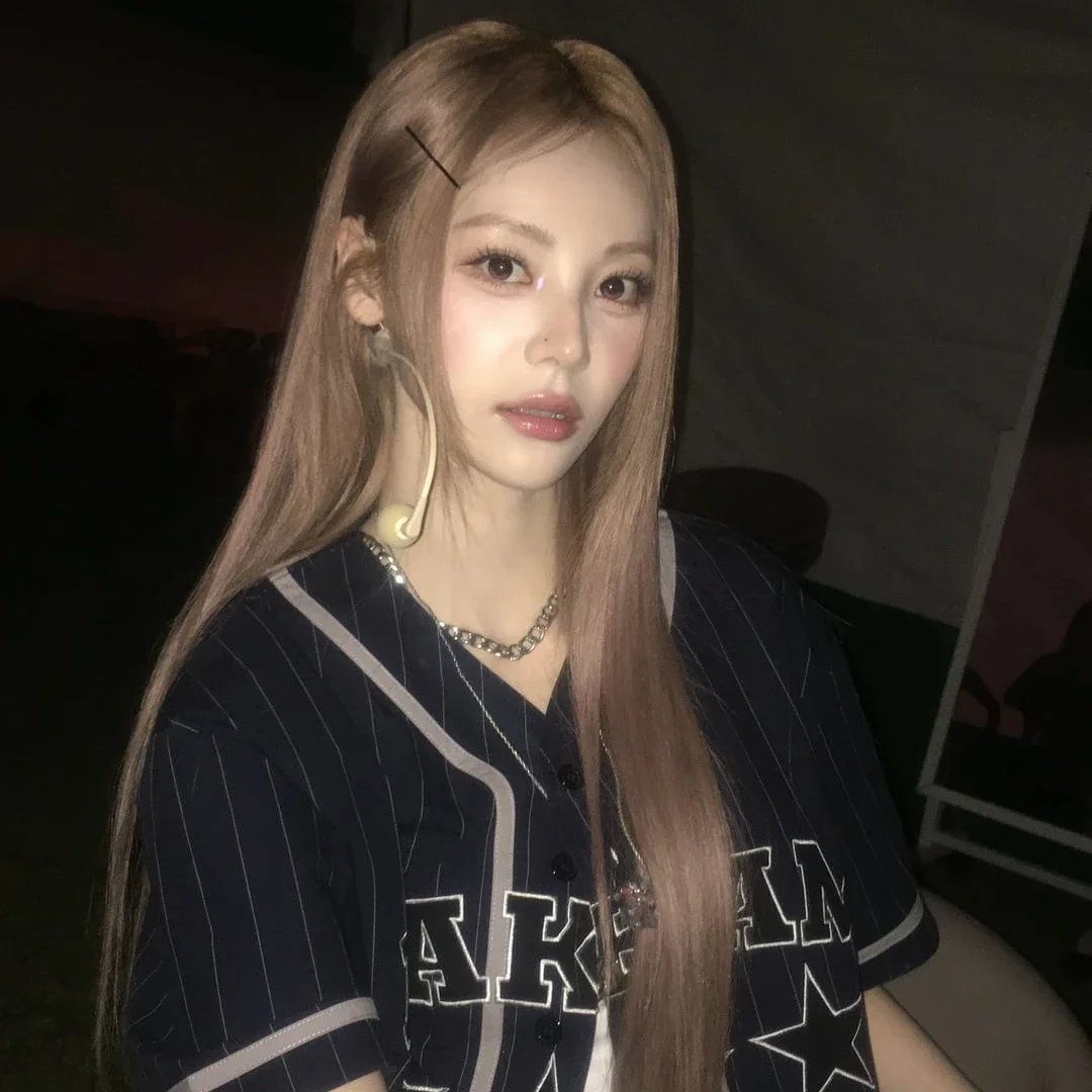 Jinsoul gallery image