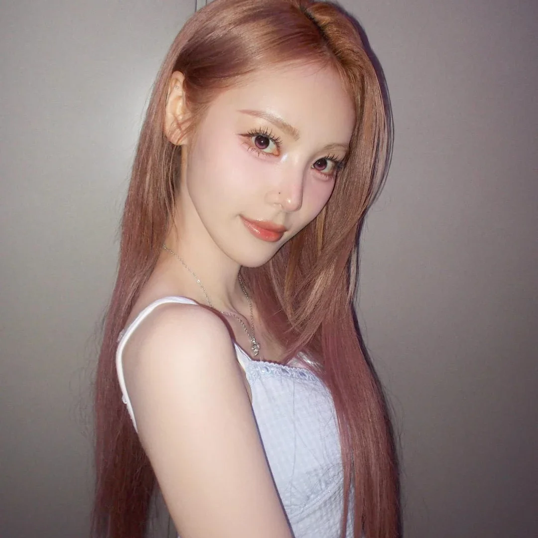 Jinsoul gallery image