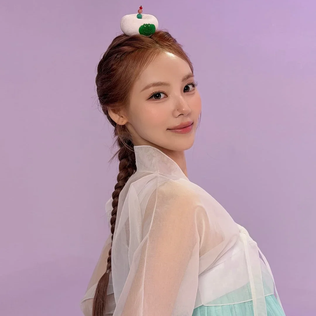 Jinsoul gallery image