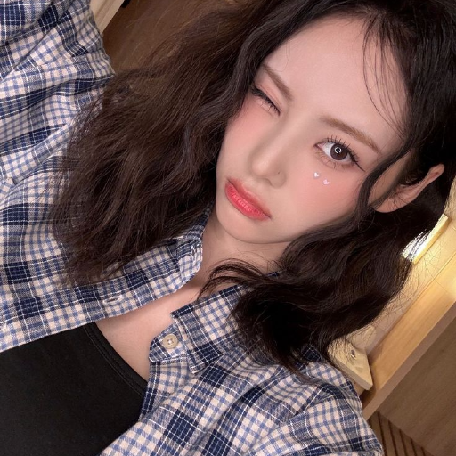 Jinsoul gallery image