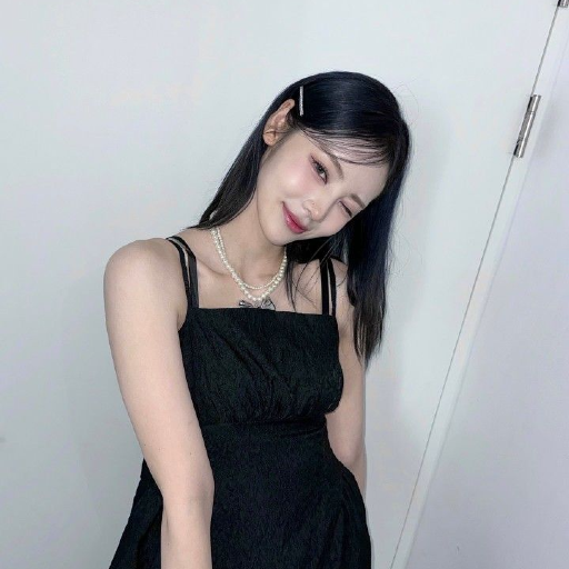 Jinsoul gallery image