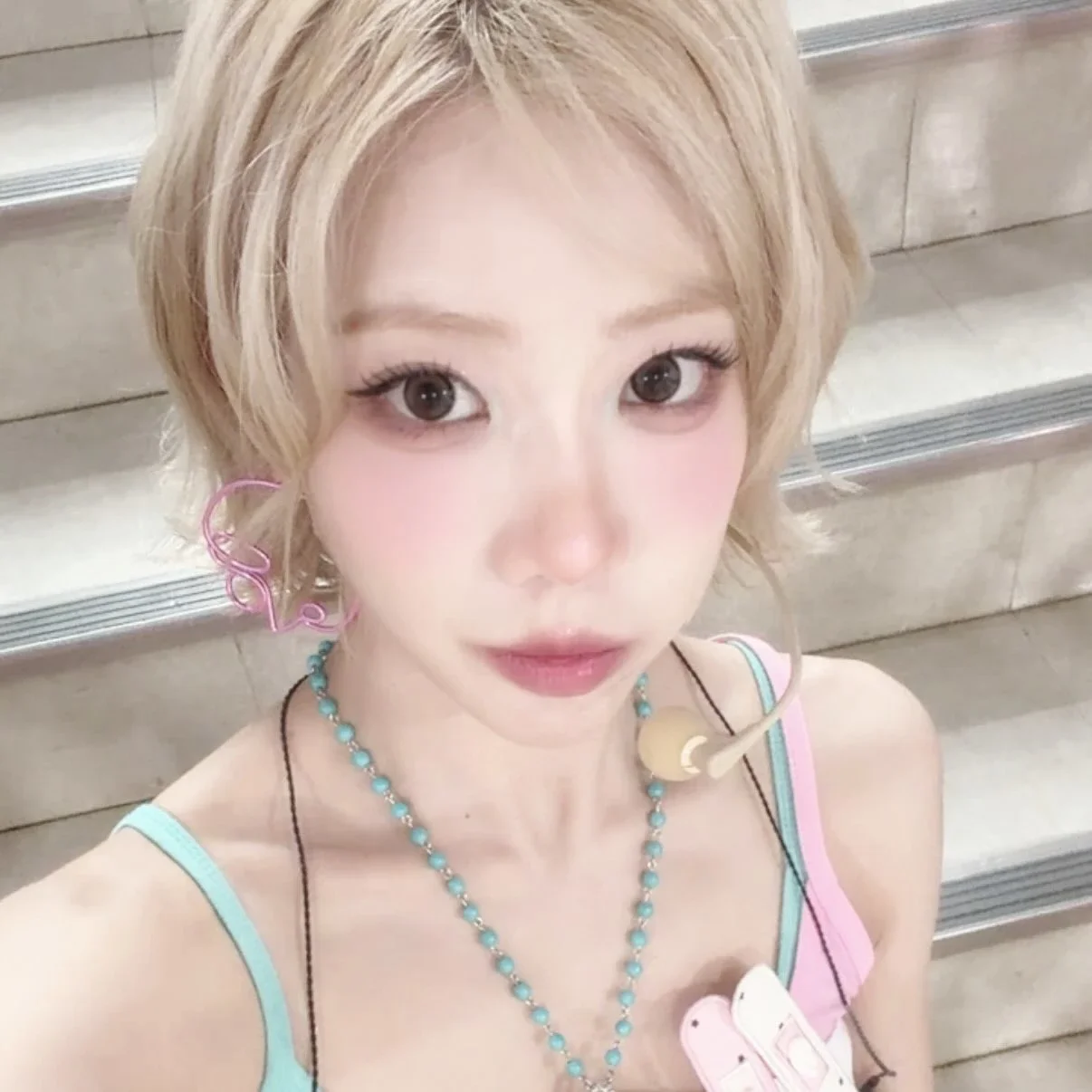 Kim Lip gallery image