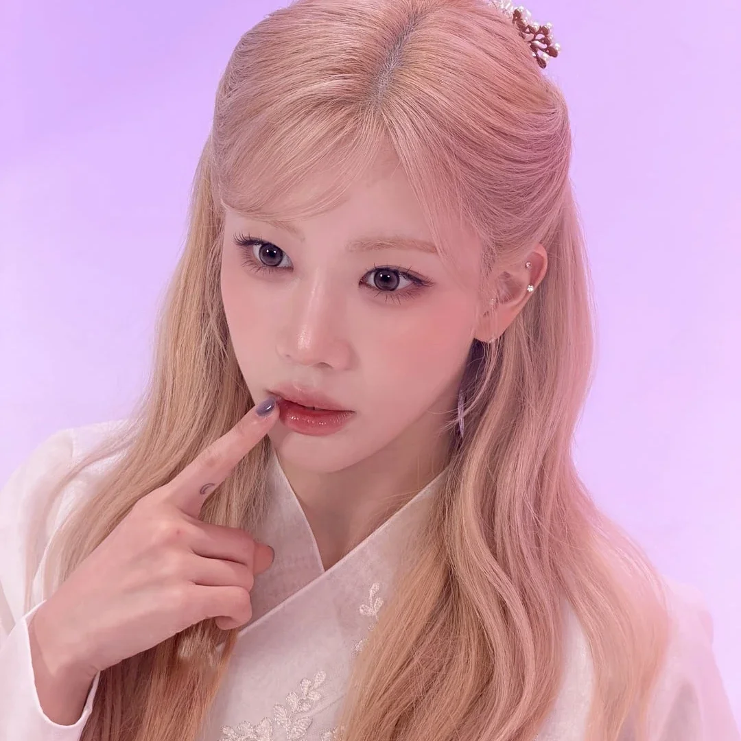 Kim Lip gallery image