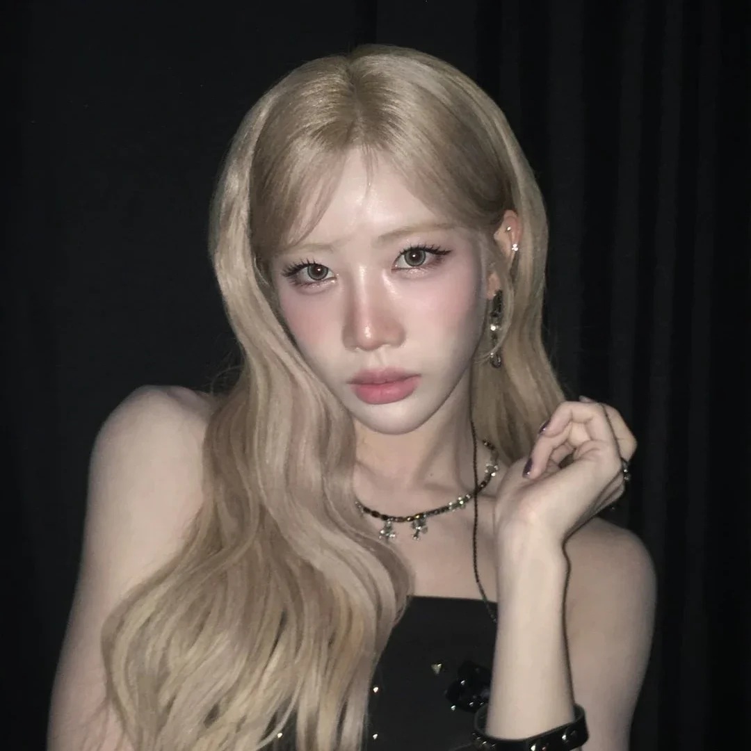 Kim Lip gallery image