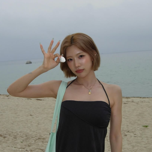 Kim Lip gallery image
