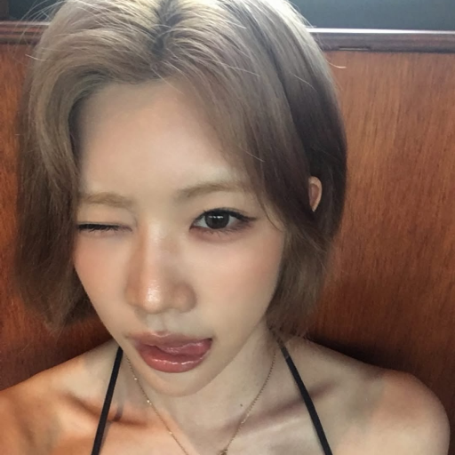 Kim Lip gallery image