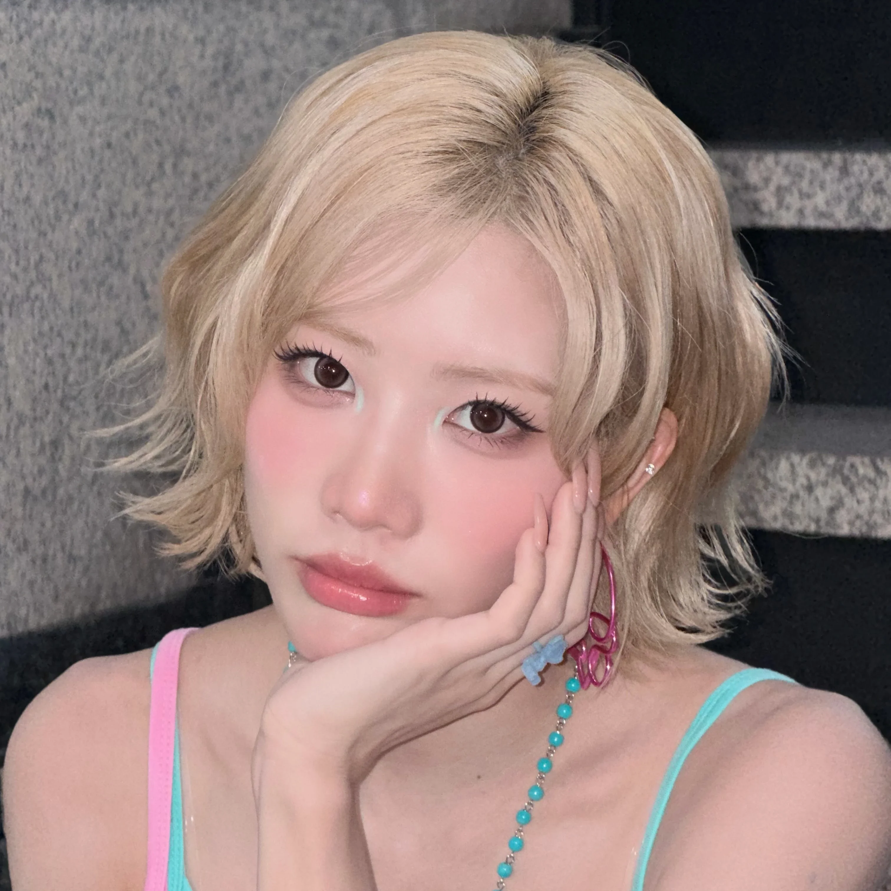 Kim Lip gallery image