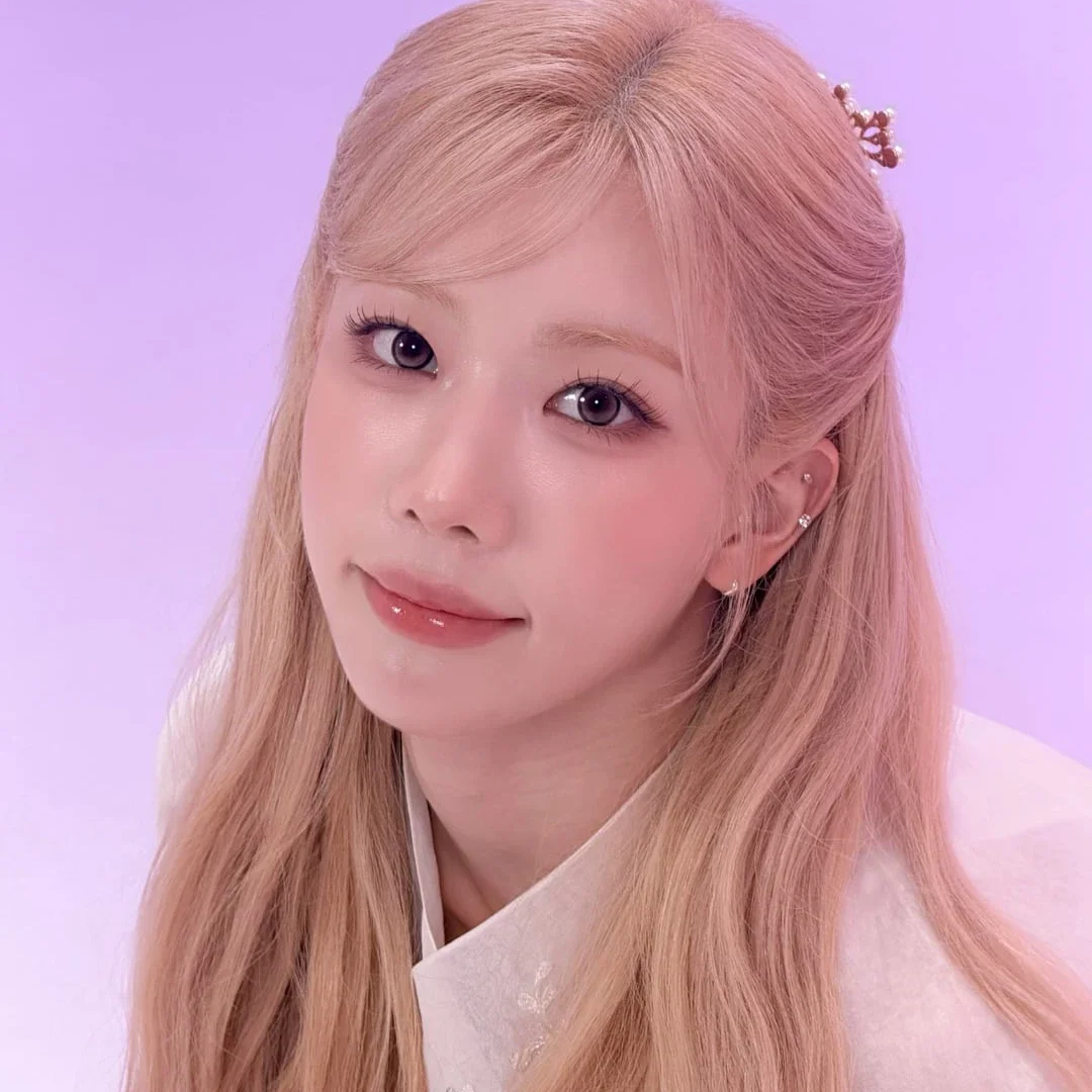 Kim Lip gallery image