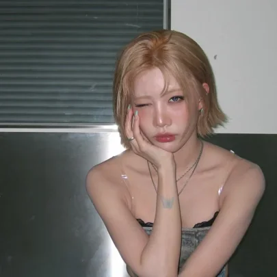 Kim Lip 2
