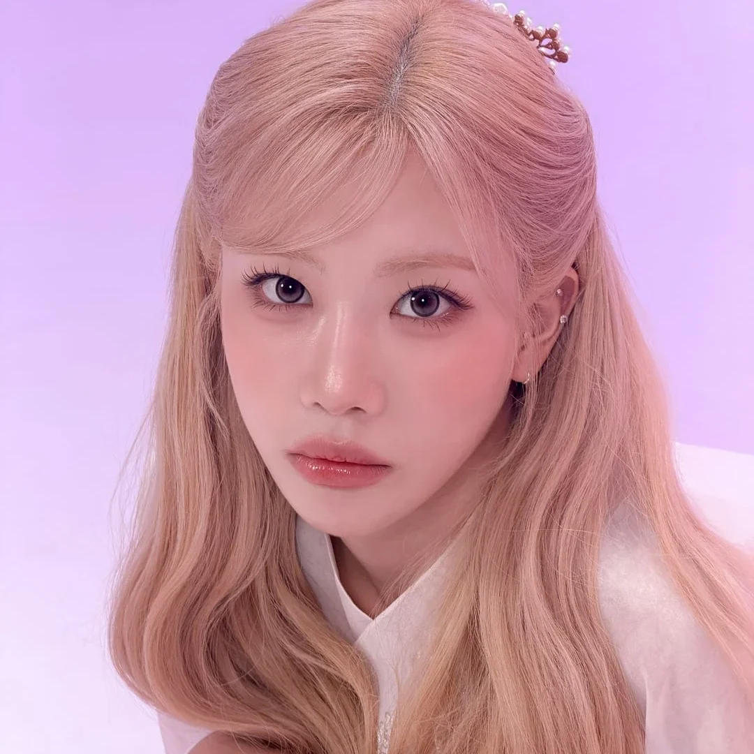 Kim Lip gallery image