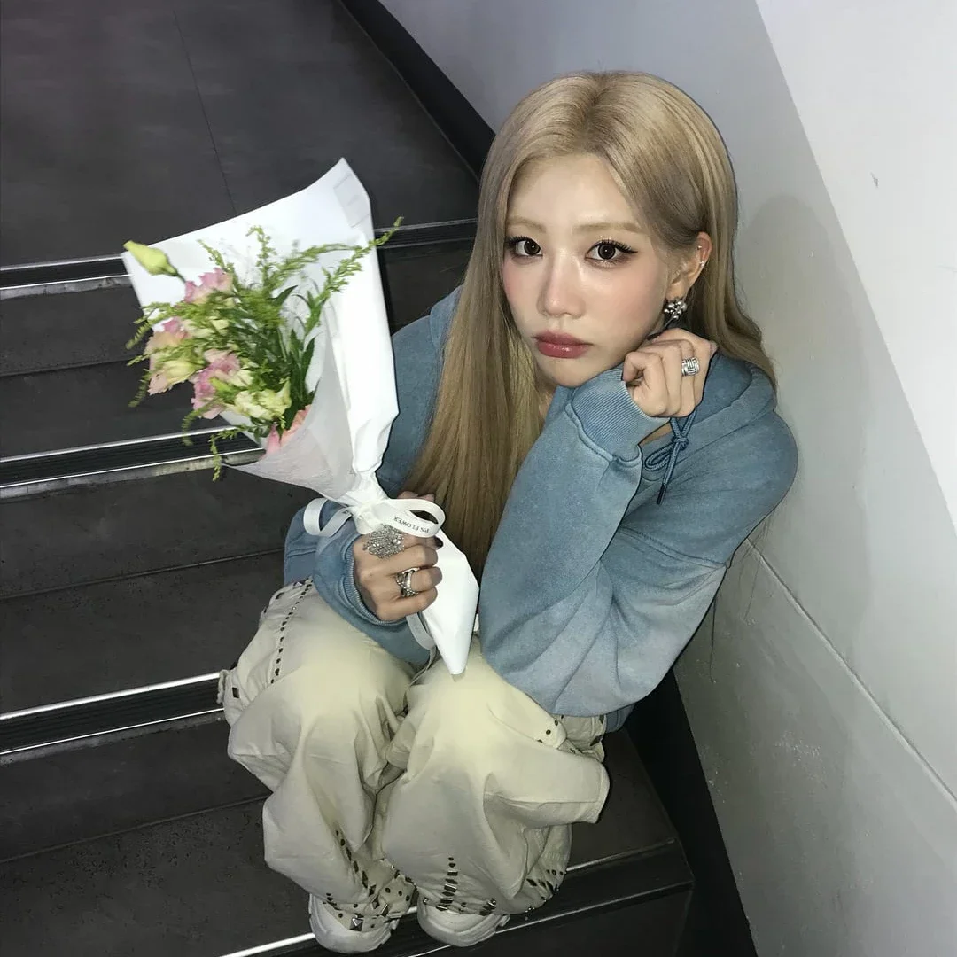 Kim Lip gallery image