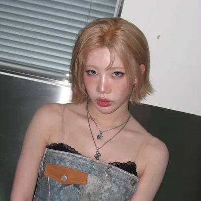 Kim Lip 4
