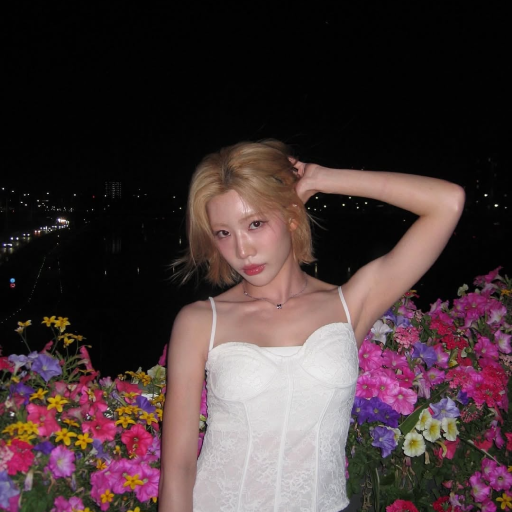Kim Lip gallery image