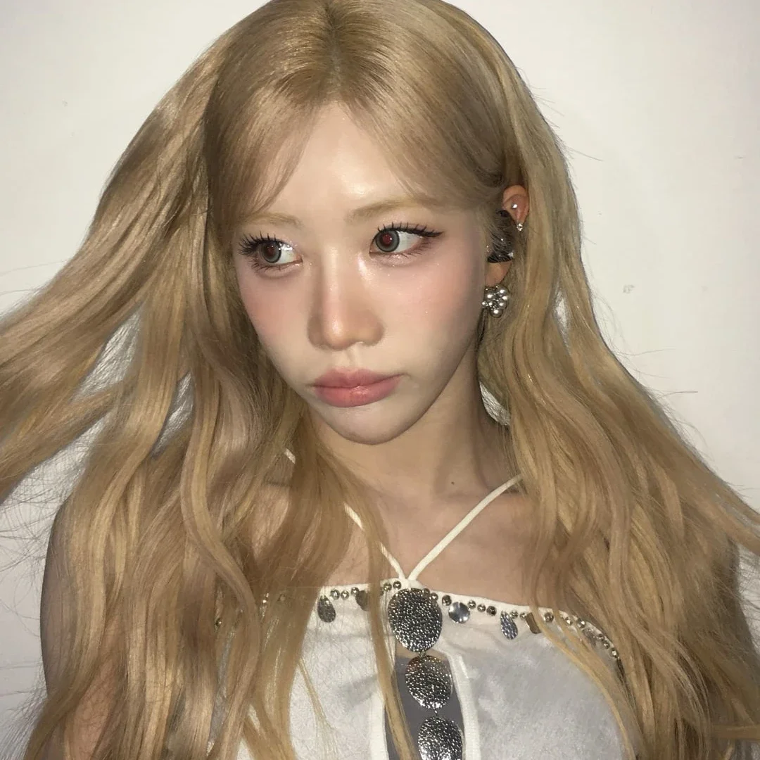 Kim Lip gallery image